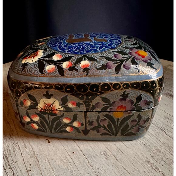 Kashmiri Paper Mache Box, Vintage Kashmiri box, Hebrew Box, Chai Box - Picture 3 of 9